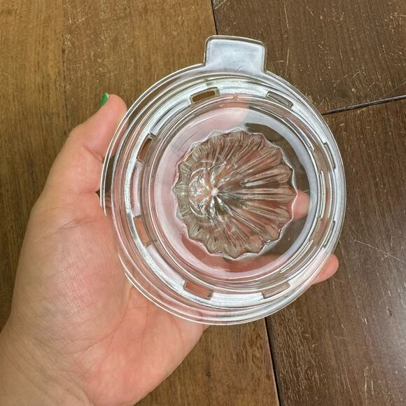 Vintage clear glass fruit juicer reamer farmhouse minimal kitchen tool‎ decor - Picture 8 of 8